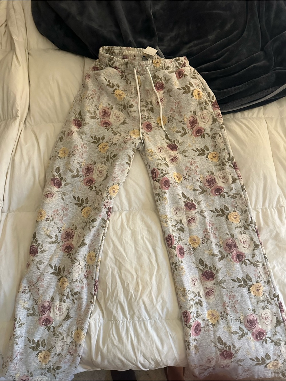 Abercrombie and fitch NWT Floral Sweatpants - Gray with Pink & Yellow Roses